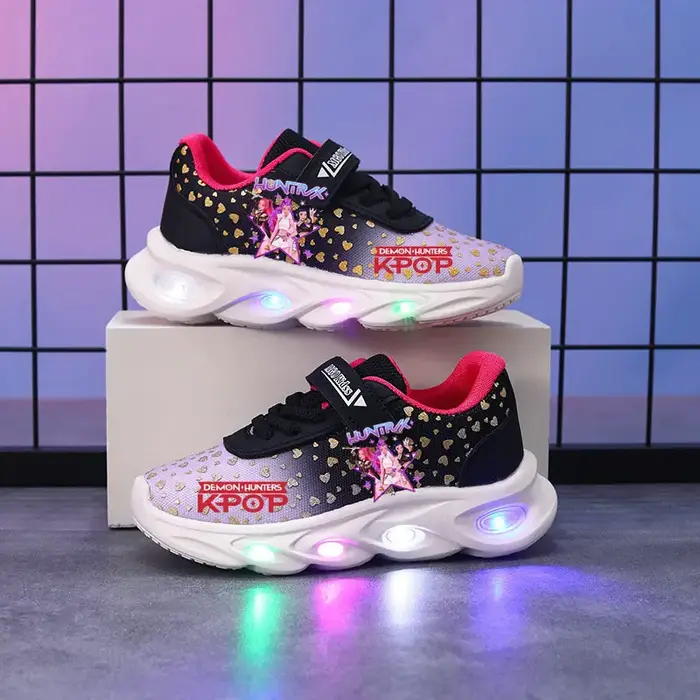 Baskets lumineuses Kpop Demon Hunter pour enfants, chaussures LED en maille avec lumières clignotant