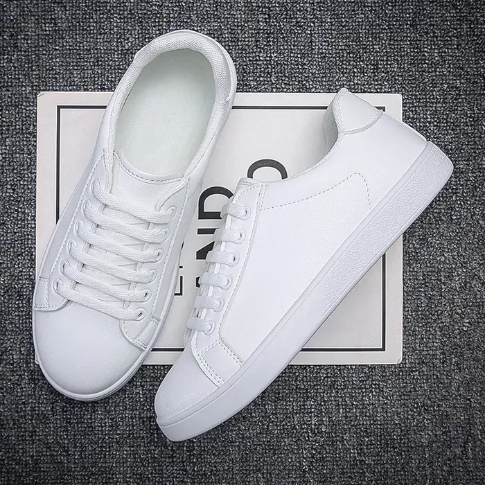 Baskets blanches décontractées pour hommes, chaussures de skateboard plates en cuir, à lacets, respirantes, pour la marche quotidienne, bon marché, 39-44