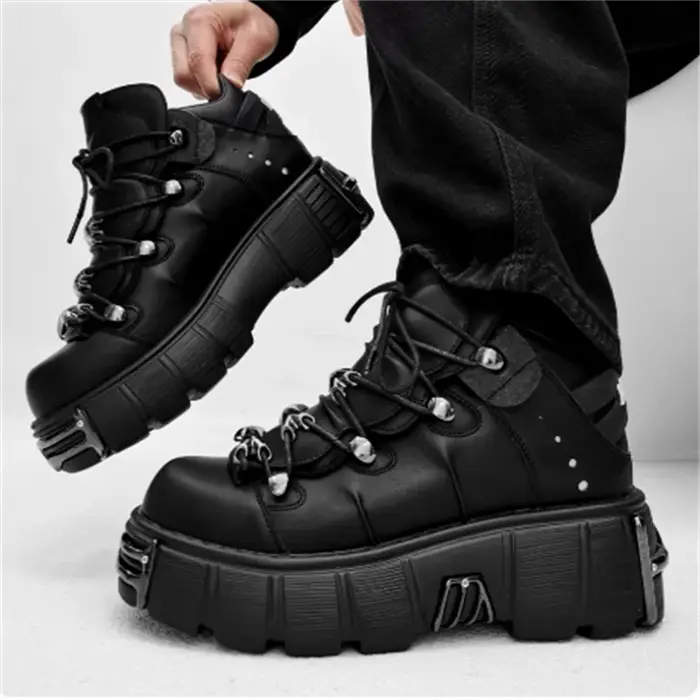 Chaussures à plateforme pour homme style punk, bottes à lacets à bout rond et semelle épaisse, chaussures décontractées pour femme avec décoration métallique gothique, nouvelle collection 2026
