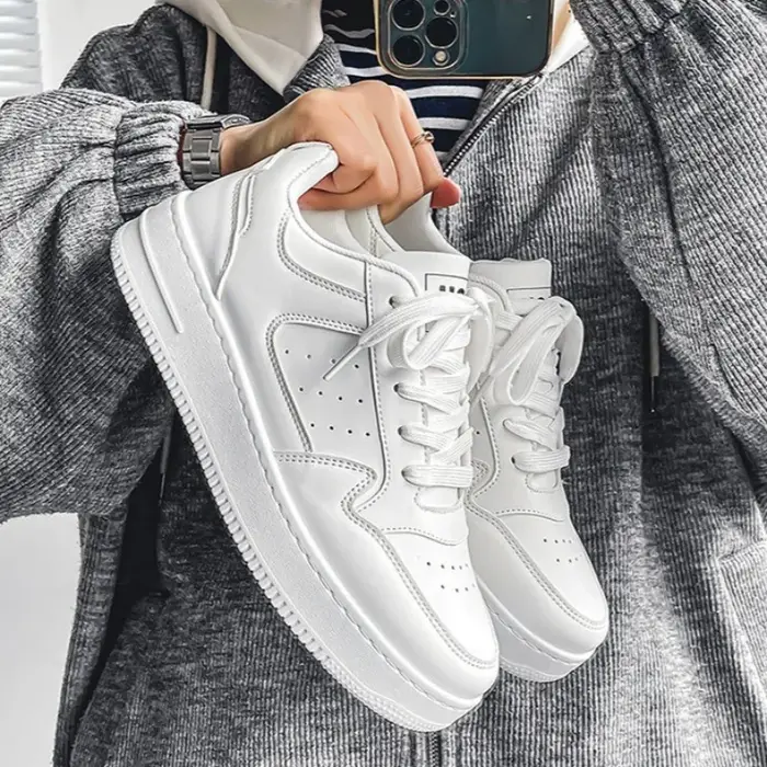 Chaussures pour hommes classique noir blanc baskets mode Tenis chaussures d'entraînement pour hommes jeunesse étudiant sport chaussure de course nouvelles chaussures décontractées