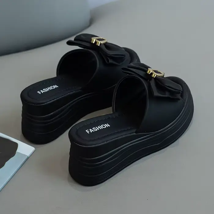 Chaussures compensées souples de luxe