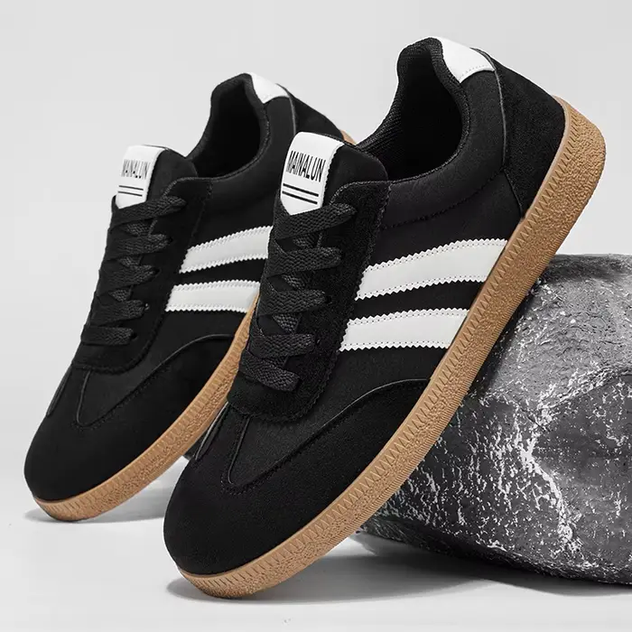 Une paire de chaussures de skateboard