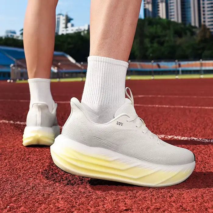 Chaussures de course pour hommes, respirantes, légères, amorties, antidérapantes, résistantes à l'usure, pour le jogging, la marche et la salle de sport.