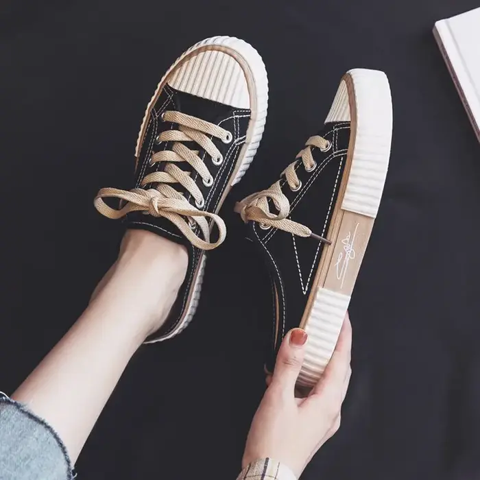 Chaussures en toile violettes pour femmes