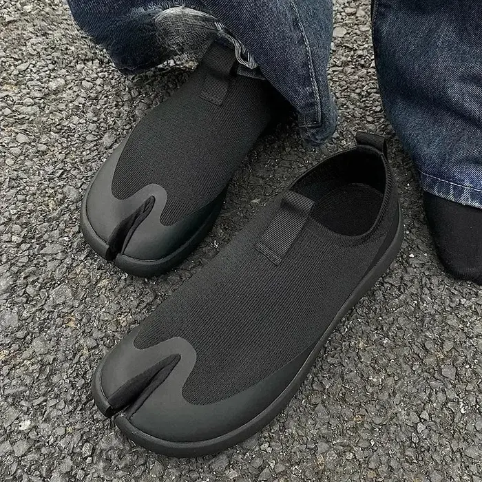 Tabi chaussures pour hommes et femmes respirant pour l'automne 2025 Mules en tricot pour couples à semelles souples pantoufles décontractées à bout fendu à la mode 36-45