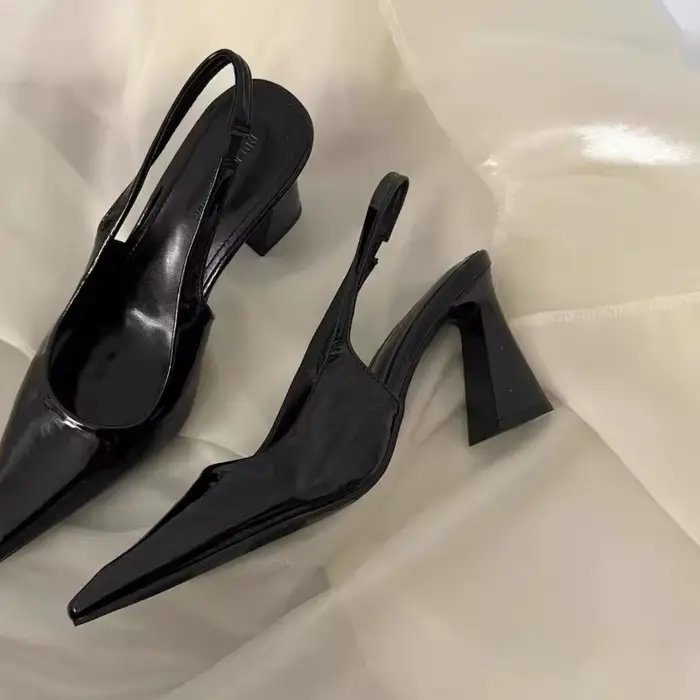 Sandales noires femmes été nouvelle mode femmes sandales escarpins pointus femmes chaussures bureau robe chaussures Sexy talon carré chaussures hautes