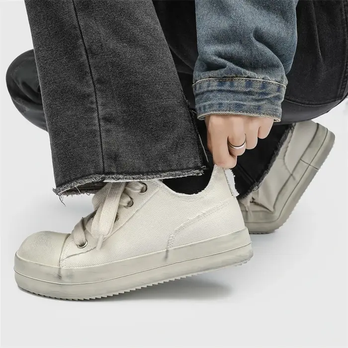 2025New hommes toile fond épais baskets mode à lacets décontracté jeunesse chaussures léger en plein air confortable plat concepteur chaussure de marche