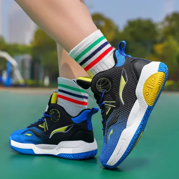 Baskets de basket-ball en maille respirante pour enfants