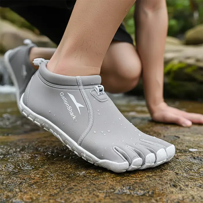 Chaussures d'eau à cinq doigts en néoprène durable, baskets pieds nus antidérapantes GallonShark pour les sports nautiques et l'entraînement en salle
