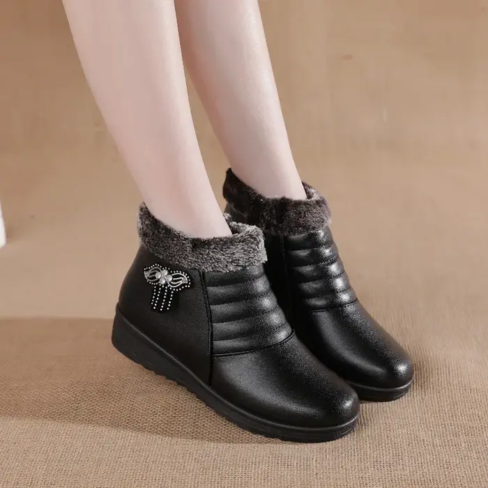 Chaussures d'hiver chaudes et confortables en coton pour les mères et les personnes âgées d'âge moyen avec fond souple antidérapant plat en polaire...