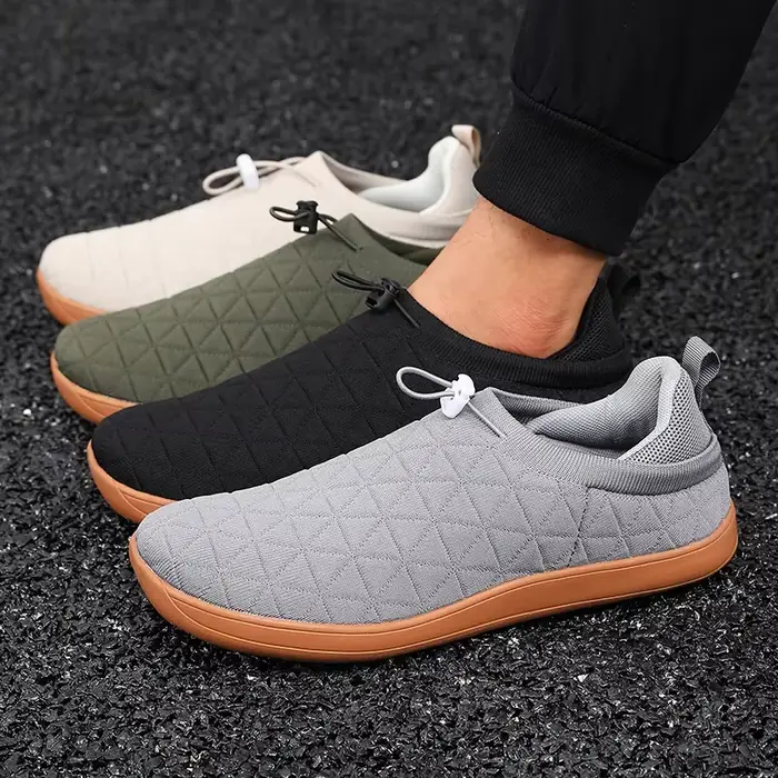 Chaussures de sport grises minimalistes avec semelles
