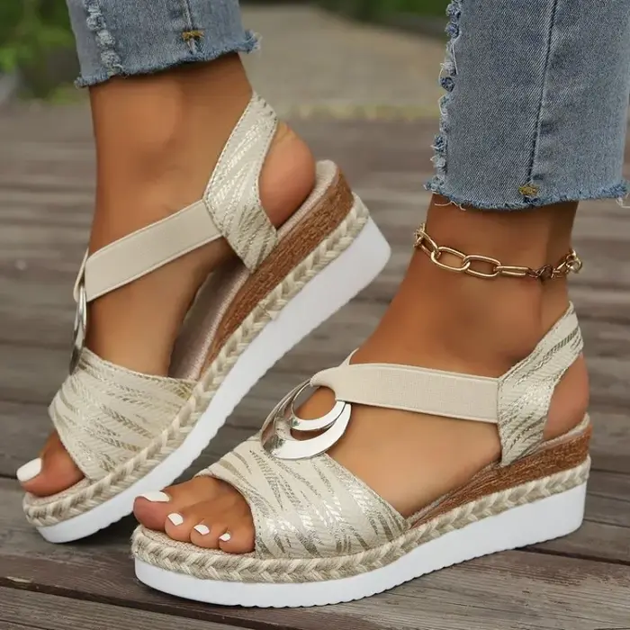 Nouvelles Sandales Tendance à Semelle Épaisse Polyvalentes pour Femme – Chaussures d'Été Luxe Sexy à Talons Hauts Compensés Simples et Classiques 2026