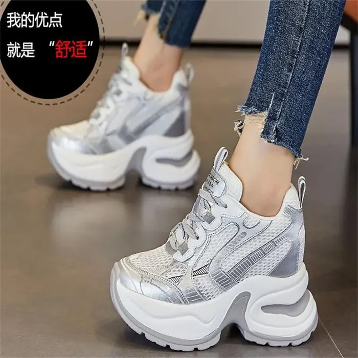 Baskets compensées vulcanisées en cuir véritable et maille synthétique de 12 cm pour femme – Idéales printemps