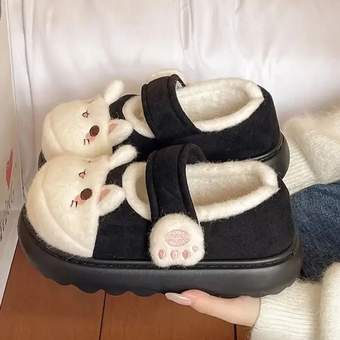 Chaussures patte de chat de dessin animé