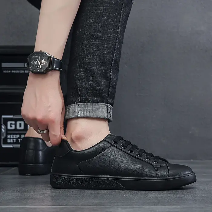 Baskets blanches décontractées pour hommes, chaussures de skateboard plates en cuir, à lacets, respirantes, pour la marche quotidienne, bon marché, 39-44