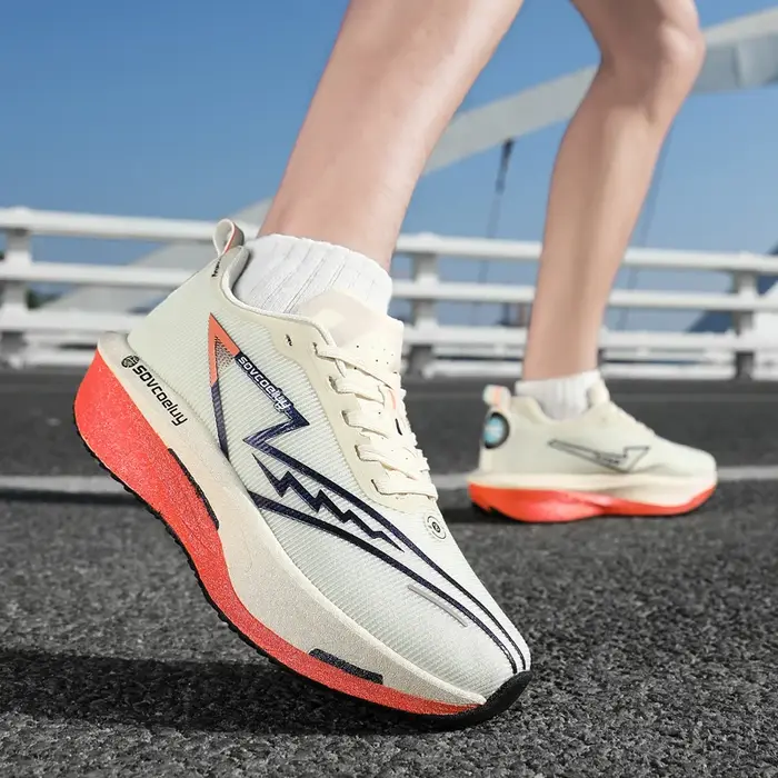 Nouvelles chaussures de course à pied avec plaque en carbone