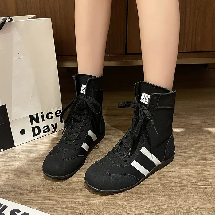 2025 baskets pour femmes mode haut de gamme allemand formation femme chaussures rétro bout rond à lacets bottes de boxe pour les femmes
