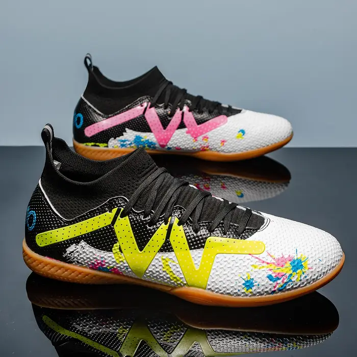 Chaussures de football en salle IC, tige en PU léger, semelle plate en caoutchouc flexible, chaussures d'entraînement unisexe pour adultes pour le football à cinq.