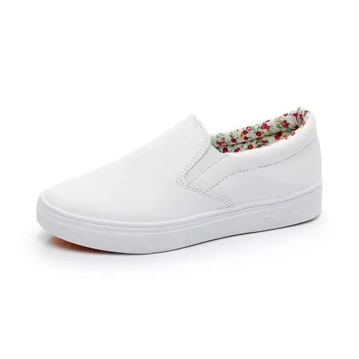 Chaussures plates à enfiler en cuir verni blanc pour femme