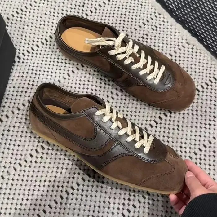 Chaussures d'entraînement allemandes pour femmes en cuir véritable