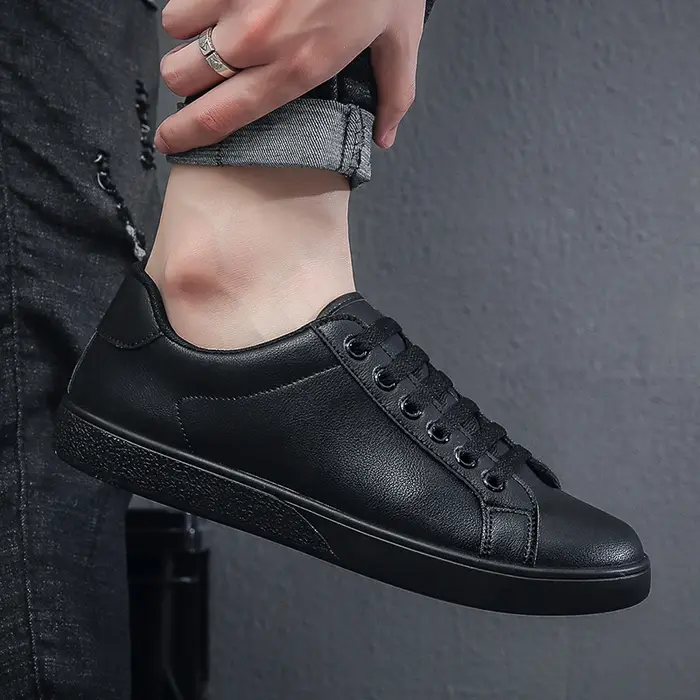 Baskets blanches décontractées pour hommes, chaussures de skateboard plates en cuir, à lacets, respirantes, pour la marche quotidienne, bon marché, 39-44