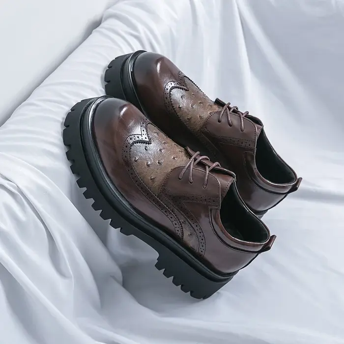 Chaussures formelles en cuir verni pour hommes