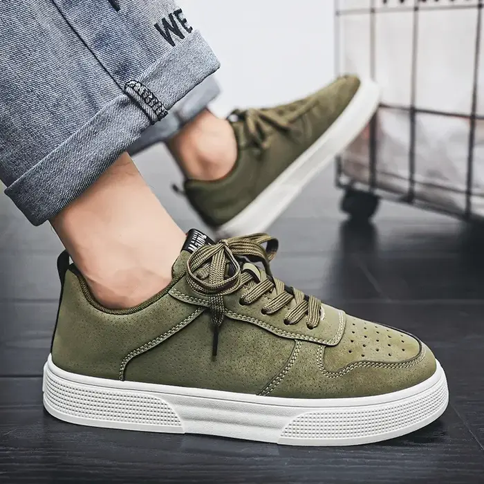 Pas cher vert homme baskets urbaines grande taille 48 plate-forme hommes chaussures de skateboard Harajuku coupe basse mâle Skate chaussure Zapatos Hombre