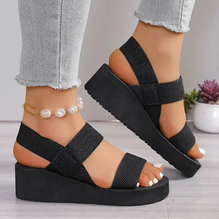 Sandales compensées à bande élastique noire pour femmes été 2025 chaussures de plage légères antidérapantes femme