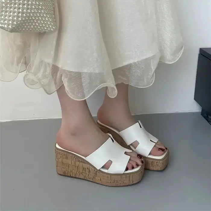 Talons noirs pantoufles été bloc chaussures compensées Sandales blanches décontracté Femme plate-forme