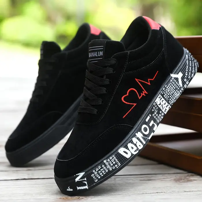 Men's lightweight casual sneakers. Everyday outdoor running and skate shoes for men. Colors: black a
