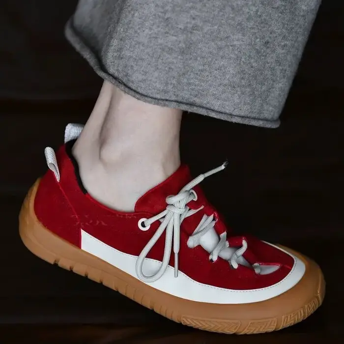 Chaussures de sport à lacets à bout rond pour femmes - nouveau style, semelle épaisse, polyvalentes et adaptées à la fois à un usage décontracté et sportif.