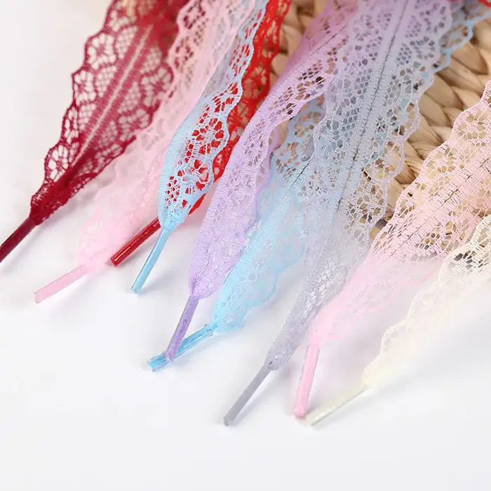 1 paire de lacets en dentelle de soie douce