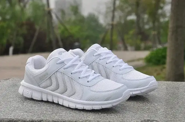 Chaussures de course légères en maille respirante pour hommes et femmes