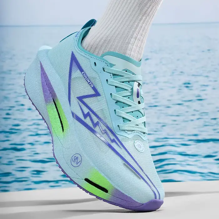 Chaussures de course avec plaque en carbone