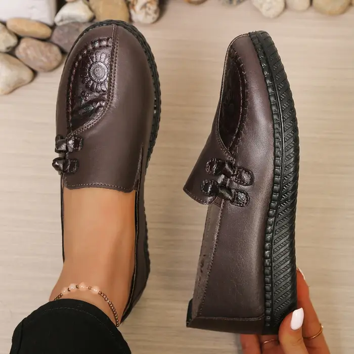 Chaussures de travail vintage couleur bordeaux
