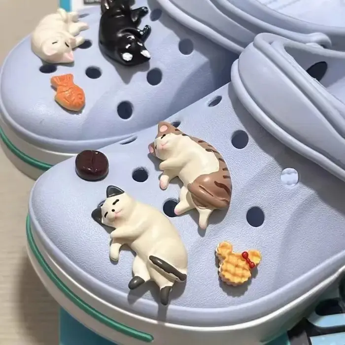 Lot de Breloques pour Chaussures Motif Chats de Dessin Animé Mignons - Accessoires de Créateur Polyv
