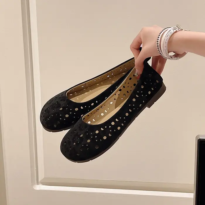 Chaussures plates à bout peu profond