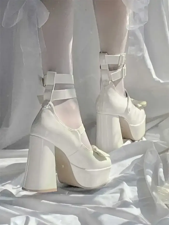 Chaussures à talons hauts pour femmes