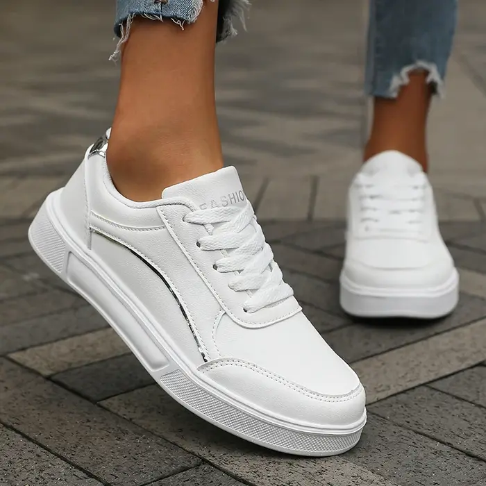 Baskets noires tendance pour femme 2026 – Design élégant à coupe basse, confortables à lacets, polyv