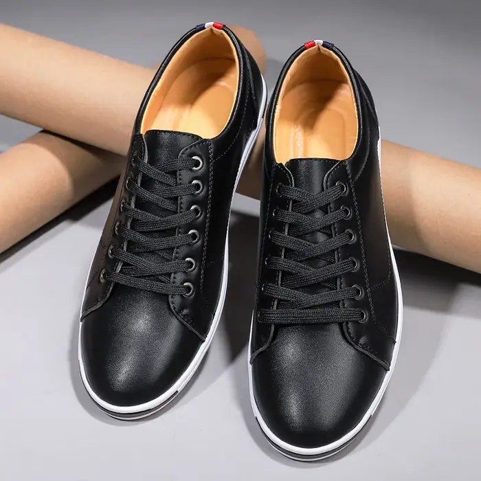 2025 Chaussures décontractées en cuir confortables pour hommes Chaussures de sport légères et à la mode Chaussures de marche antidérapantes à bout rond à lacets