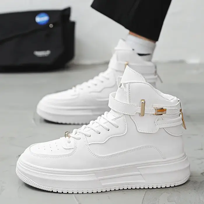 Les baskets montantes pour hommes sont à la mode et polyvalentes. Les chaussures décontractées à semelles épaisses sont légères, tendance et confortables. Baskets blanches