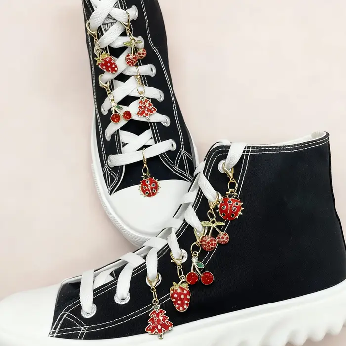 Breloques de chaussures aux fraises