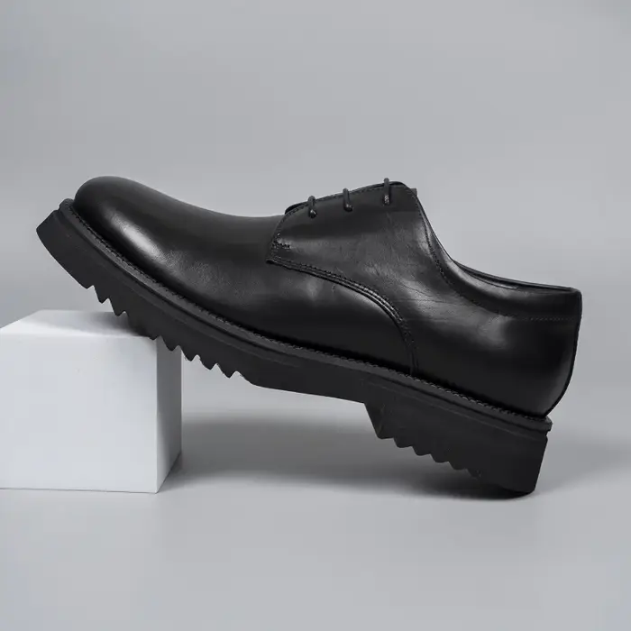Nouvelles chaussures pour hommes