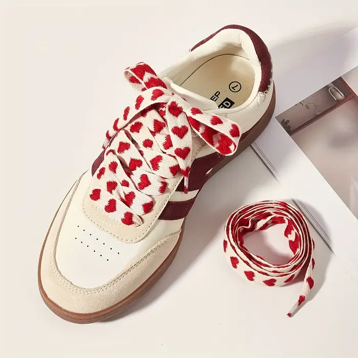 Paire de lacets lumineux plats en forme de cœur rouge à la mode