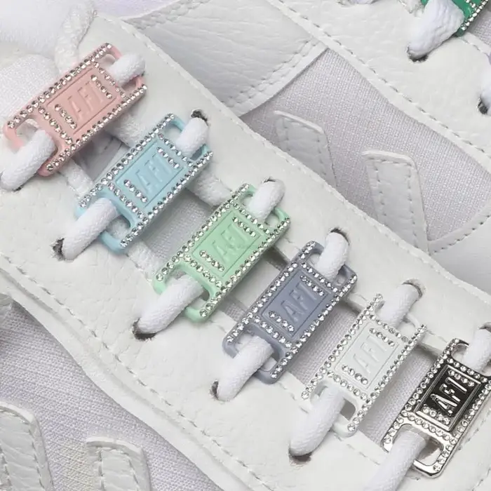 Breloques de chaussures en diamant AF1, lacets de rencontre, lacets lumineux en métal de qualité, dé