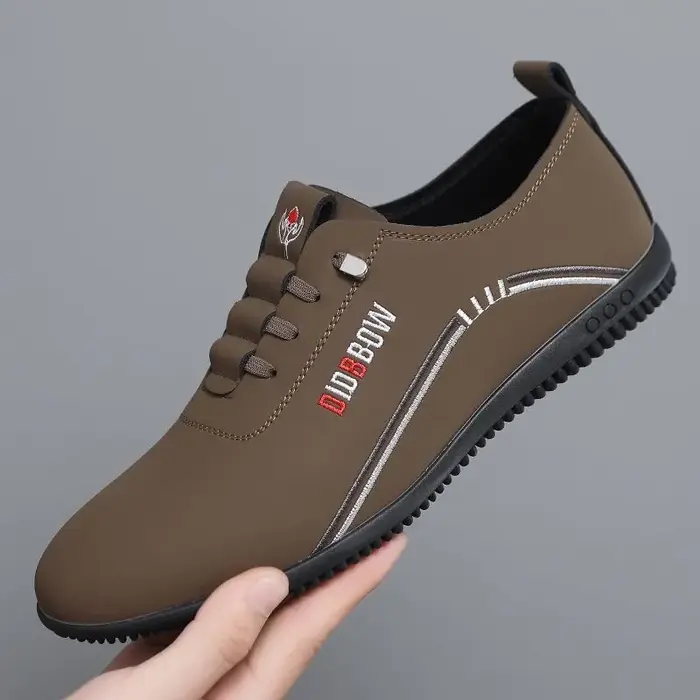Chaussures en cuir pour hommes mode semelle souple hommes mocassins confortables chaussures de march