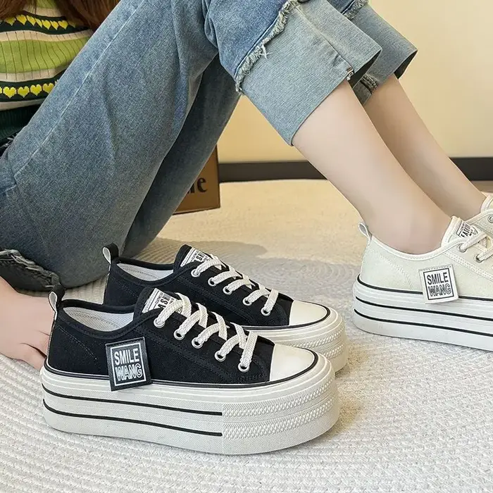 Baskets en toile à plateforme noire pour femmes