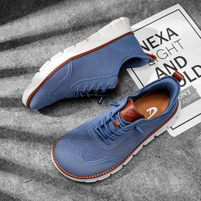 Élégant hommes large boîte chaussures pieds nus