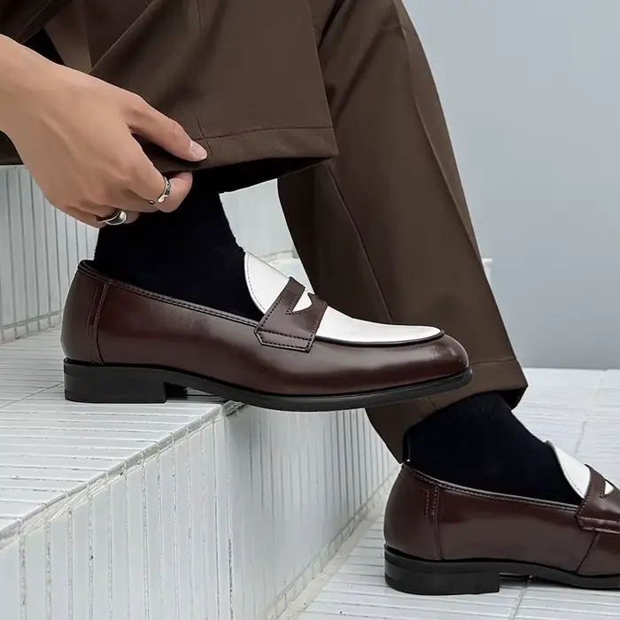2025 Chaussures en cuir pour hommes Mocassins confortables à enfiler Yuppie Brogue