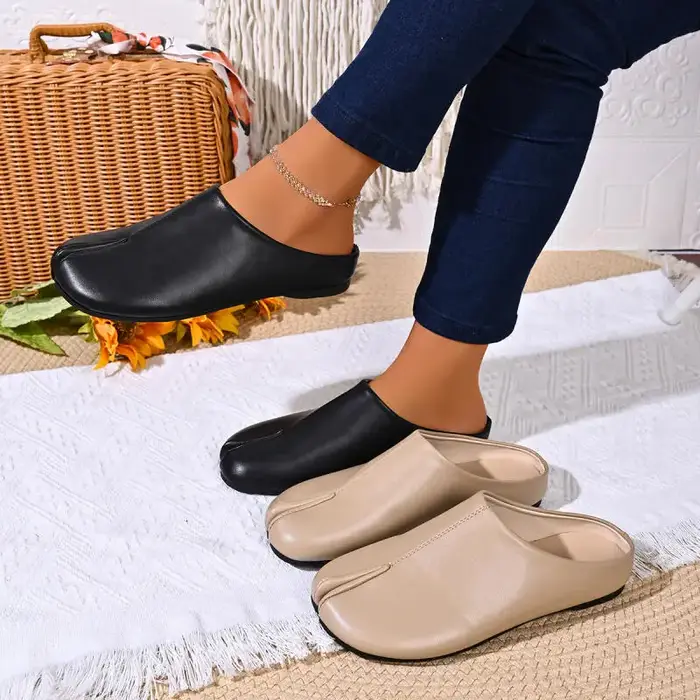 Chaussures Tabi Noires de Marque pour Femme – Collection Été-Automne 2026 – Mules Confortables à Talon Plat – Chaussons